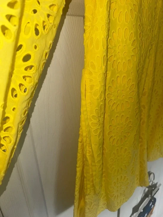 Lily Pulitzer eyelet AISHA ROMPER in calla yellow size 10 - Picture 9 of 14